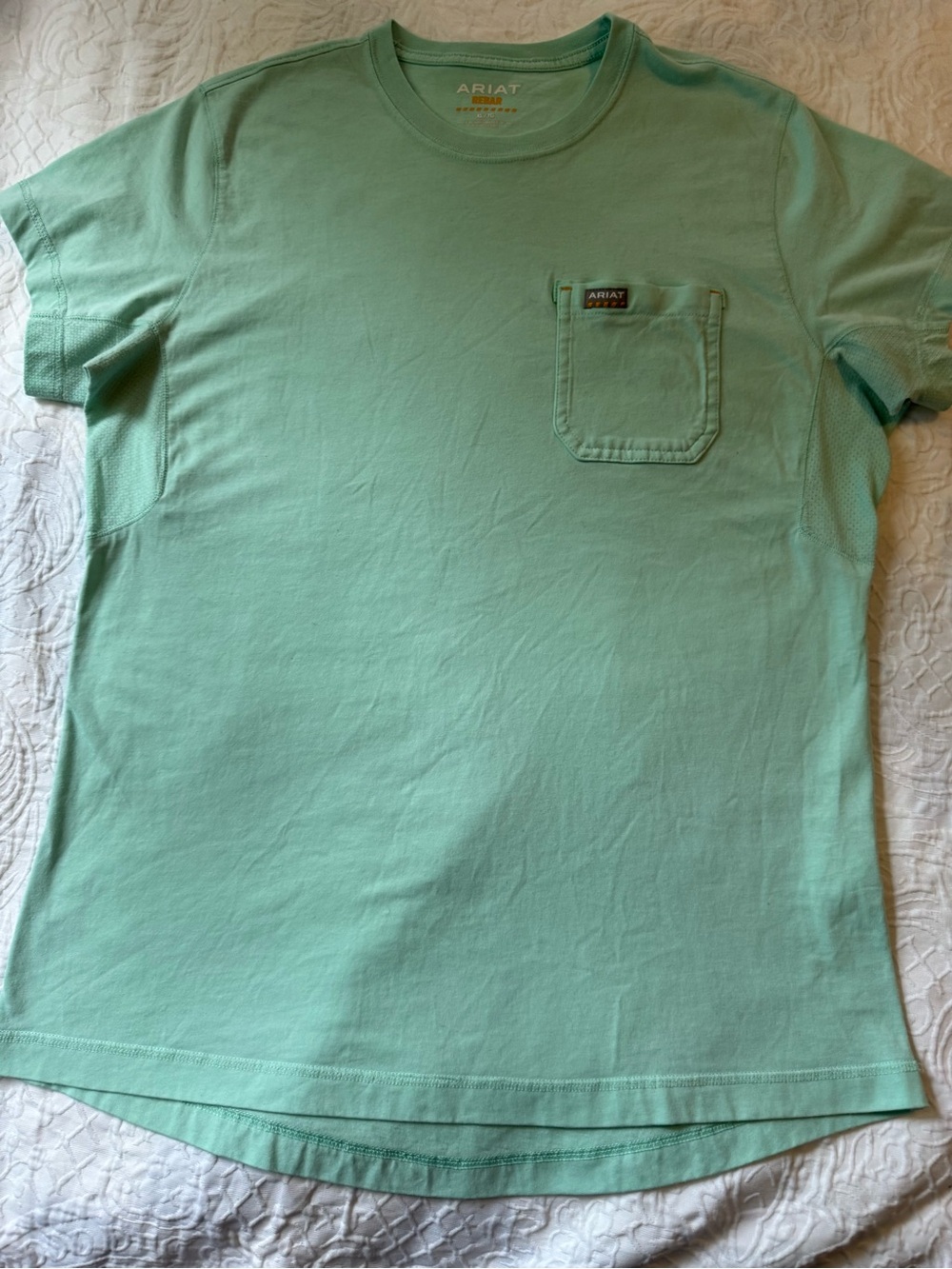 Ariat women’s Mint Green Pocket Tee size xl